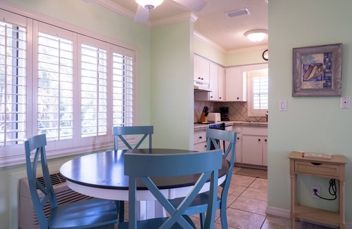 Holmes Beach House | Anna Maria Beach Place #6. Directly Across Street From The Beach With Pool.