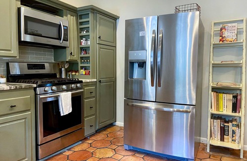Crestline Heights Apartment | Apt2 Edenbrae - Walkable Southern Gothic Mansion