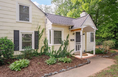 Winston - Salem House | Ardmore Bungalow - 1.4m to Hospitals - Fenced Yard