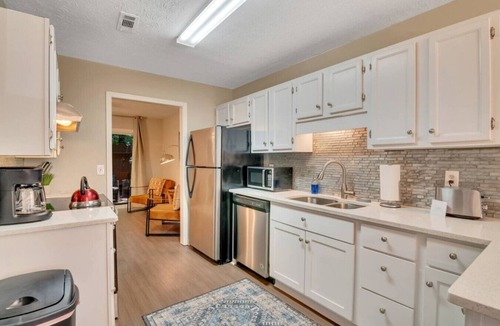Smyrna Villa | ATH - Sleeps 4 - 2 Beds - Pet friendly - CC2