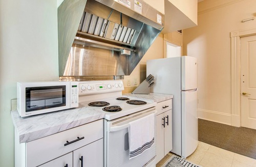 Decatur House | ATL Commuter's Dream! 1/2 Mi to MARTA in Decatur