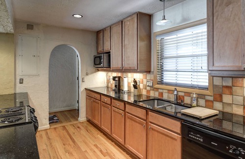 Ashford Park House | ATLANTA-BUCKHEAD-BROOKHAVEN 4/4 Rental home w/ Pool & fitness center