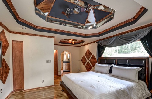 Ashford Park House | ATLANTA-BUCKHEAD-BROOKHAVEN 4/4 Rental home w/ Pool & fitness center