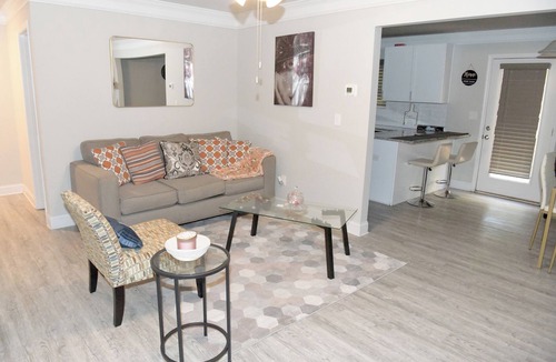 College Park House | Atlanta Charming 3-bedroom Haven near Atlanta Airport and Downtown