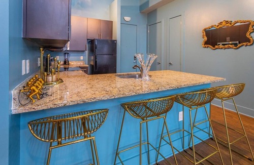 Lindridge-Martin Manor Apartment | Atlanta Modern Luxury Dream Sky Loft w/7 beds