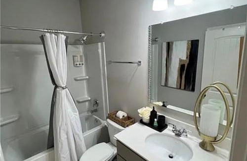 Cliftondale House | Atlanta Retreat Near World Cup Stadium Airport