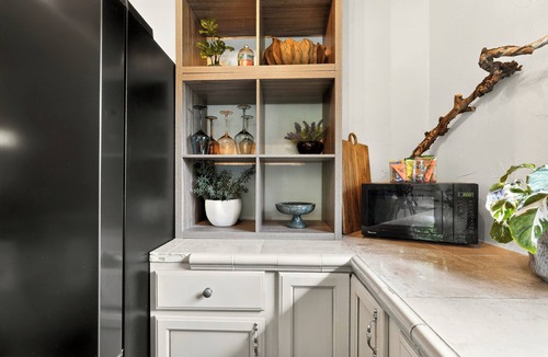 North Admiral House | Atop Alki Bungalow with peaceful retreat