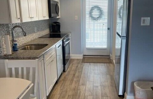 Avalon Condo | Attractive, air-conditioned Merrimack Condominium offering beachblock location