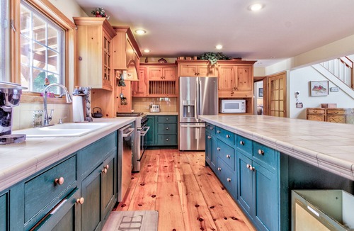 Stratton and Bromley Ski Areas House | August available! Luxury 9BRs Stratton Estate. Swimming pool with Mountain Views