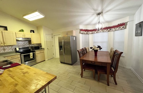 Kingsland House | Backyard lake,near I- 95,To zoo,cumberland park,kingsbay base navy base,beaches