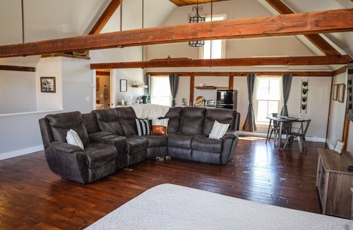 Bridgton Condo | Barn on Pleasant-walk to Highland beach & town