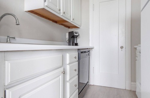 DeBaliviere Place Apartment | Barsala l Modern Studio in the Heart of St. Louis Just Steps from Forest Park