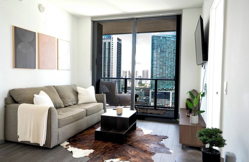 Downtown Miami Apartment | Bay View 2BR Condo - Walk to PortMiami, Bayside - Sleeps 6