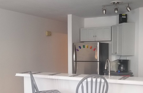 North Carolina Coast Condo | Beach access across street! Partial ocean view. 1 BR + futon with linens. 1.5 BA