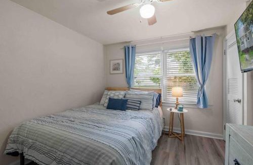 Bayview House | Beach Bungalow - 1 Block to Beach - Pets Welcome!