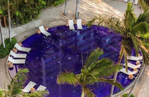 Waikiki Resort | Beach Getaway! 2 Wonderful Units, Pools, Parking