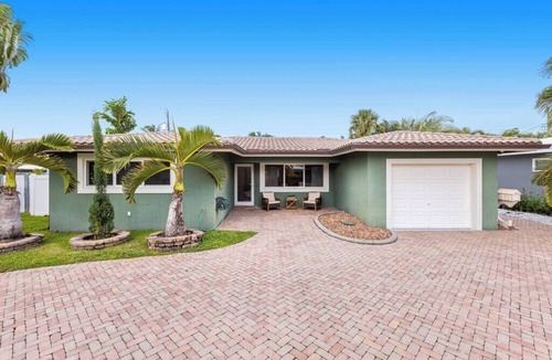 Santa Barbara Estates House | Beach House Hot Tub & Tiki Bar, Walk to Beach