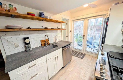 Key West Historic District Condo | Beach House, Modern Old Town Studio Near Duval - New Listing Discount!