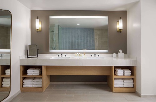 Lihue Hotel | Beach Resort with Outdoor Pool & Dining by the Ocean | Oceanfront 1BR Suite