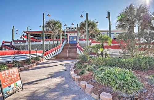 Jacksonville Beach Cottage | Beach Retreat in Jacksonville: Pet/family-friendly
