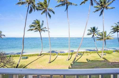 Punaluu Condo | Beachfront Condo with Private Lanai & Views