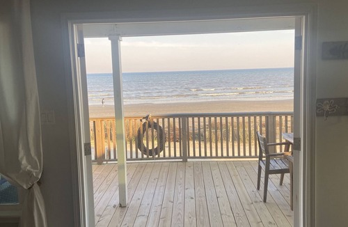 Bermuda Beach House | Beachfront Home! Ready for the summer!
