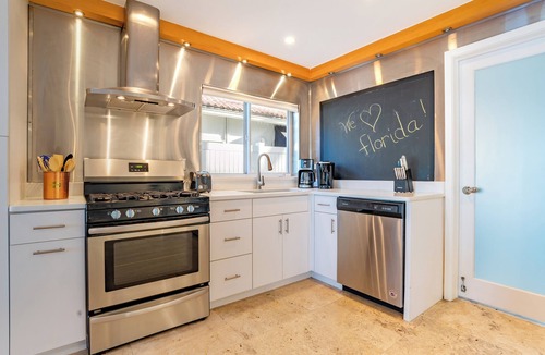 Birch Park Finger Streets House | Beachfront Home | Pool + Al Fresco Dining + Ocean Views | Beach Haven