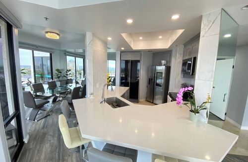 Alamitos Beach Condo | Beachfront on the 9th floor, 2 bedroom, 2 bath, stunning ocean and City views.