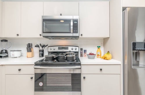 Harbordale House | Beachside w/Parking - Las Olas, Airport, Port Evg