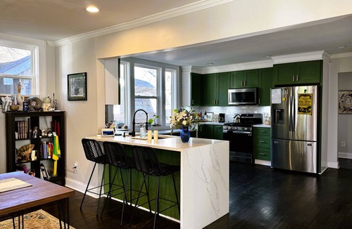 West End House | Beautiful 1920s restoration home in Atlanta - King Suite and private parking