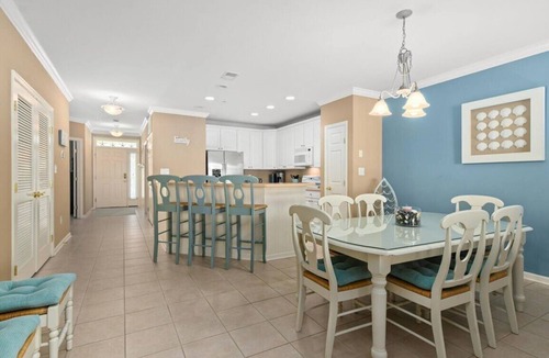 Sunset Island Condo | Beautiful 3 BR 2 BA Unit in Amenity Filled Sunset Island