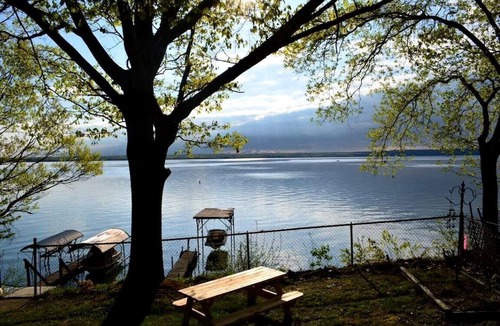 Town of Torrey Cottage | Beautiful Cottage with Private Hot Tub Overlooking Lake near Rochester, New York