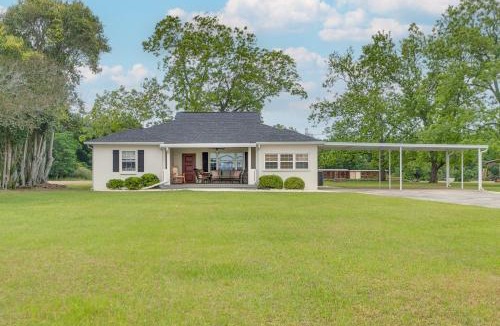 Lenox House | Beautiful Georgia Farmhouse Rental w/Patio