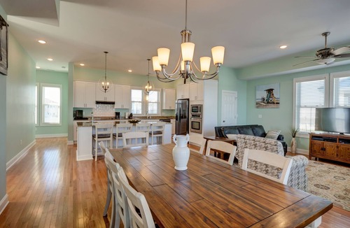 North Carolina Coast House | Beautiful house built in 2018 - 4 bed w/3 kings, mstr suite, priv. bch access!