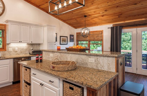 Brevard House | Beautiful house with breathtaking views and a hot tub close to Brevard!
