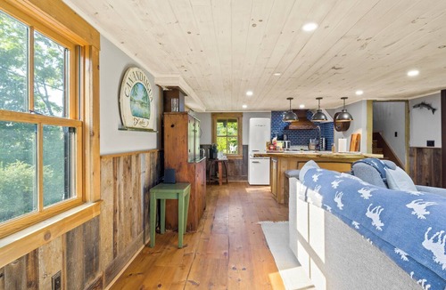 Rushville Cabin | Beautiful Newly Renovated 1900s Farm House On 9 Acres