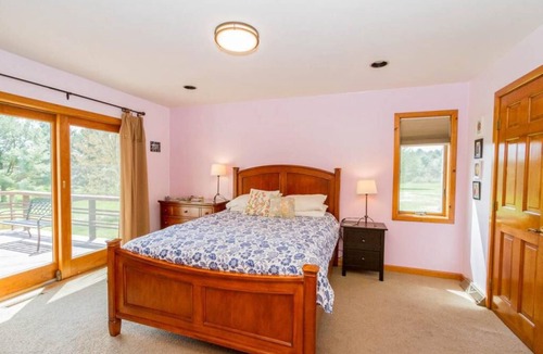 Schuylerville House | Beautiful, sunny, open-floor 3-bedroom house in Saratoga Springs