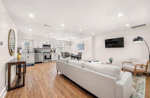 Norcross House | Beautifully Modern Cottage in Historic Norcross