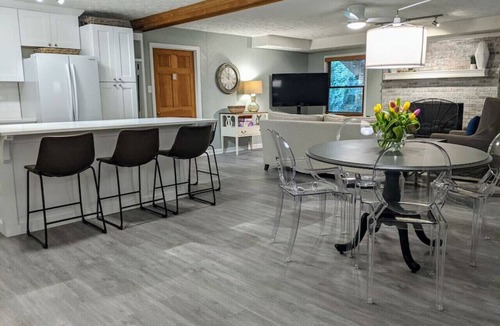 Lawrenceville Condo | Beautifully Renovated Space in Lawrenceville Home, WiFi, Smart TV in All Rooms!