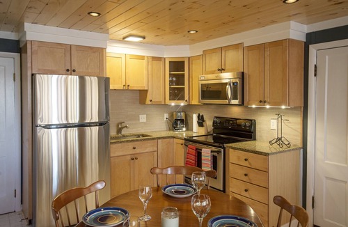 Town of Torrey House | Beautifully Renovated Waterfront Cottage with private beach.
