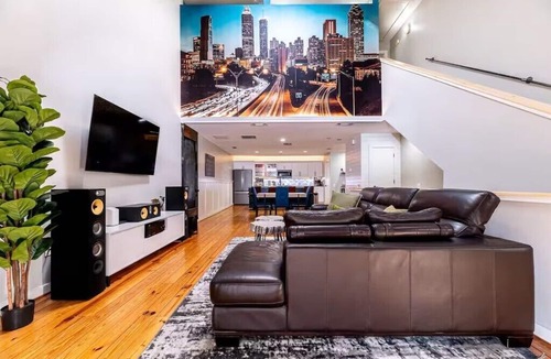 Reynoldstown House | Beltline Townhome/2-Car Garage Walk to Dining & Groceries