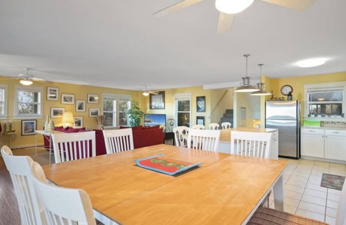 Tuckahoe House | Big Duck Energy: Skip the Traffic! Walk to Beach, Shopping or Restaurants