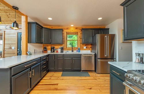 Wolf Laurel Cabin | Big Views Near Asheville New Hot Tub with Mountain Views New Weber Grill