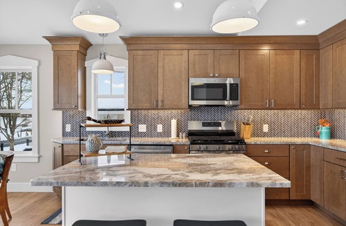 Malta House | Bluebird @ 38 Lake Avenue – Brand New Lakefront Home on Saratoga Lake