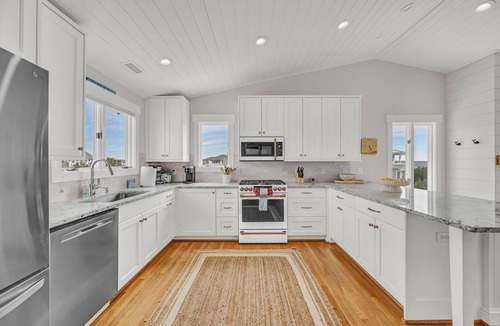 South Beach House | BrandNew Renovation & furniture,Oceanview, South Beach,huge porches,4 bed,5 bath