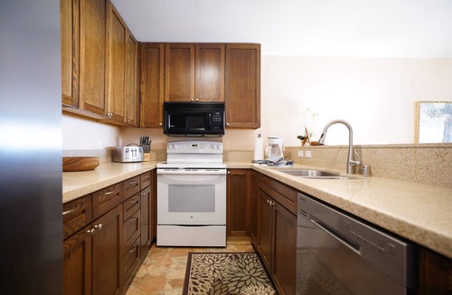 Wailua House Lots Condo | Breathtaking Oceanfront Views from Top Floor Condo at Wailua Bay View – A Coastal Paradise!