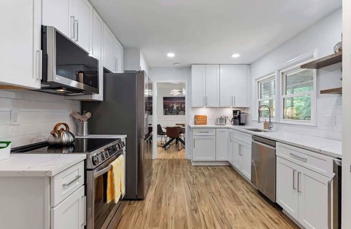 Chamblee House | Bright, Stylish Tranquil Hideaway with Cozy Porch Swing