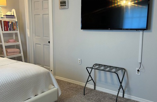 Palmetto Bed & Breakfast | BrownBunnyB&B — Immaculate Private Room in Picturesque Palmetto, FL Fast WiFi