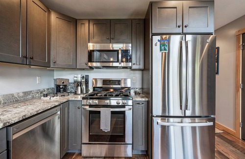 Bryant Pond House | BryantPond Cabin-BNew Firepit! HotTub|Dog Friendly
