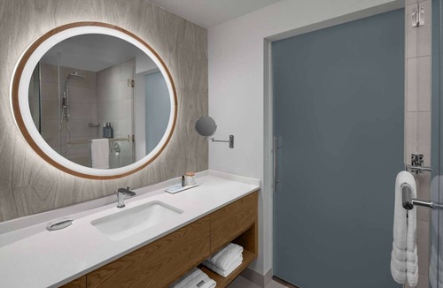 Duluth Hotel | By Gas South Convention Center + Rooftop Bar. Pool